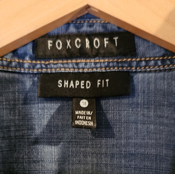Foxcroft Shaped Fit Tencel Button Up Size 14 - Picture 3 of 3